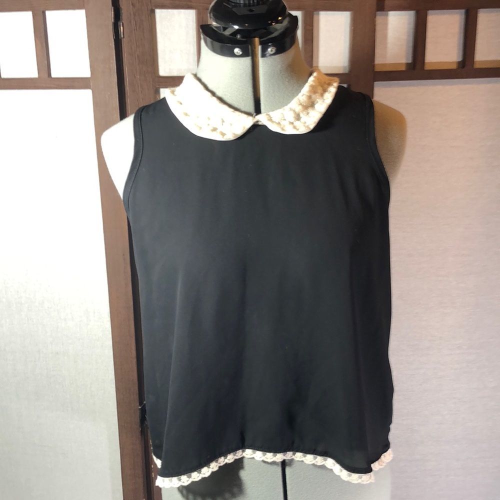 Mauve Brand Adorable High Neck w/ Lace Collar Black sz Med. hook and eye closure